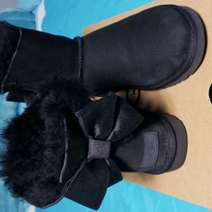 Ugg black boots with bow on back 💥FIRM PRICE💥